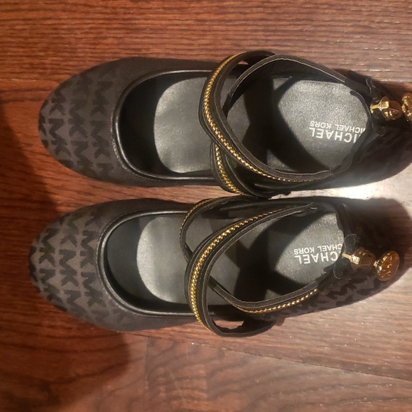 Girl's MK Michael Kors Logo Black Gold zipper charm ballet flats dress shoes 3 - Picture 5 of 9